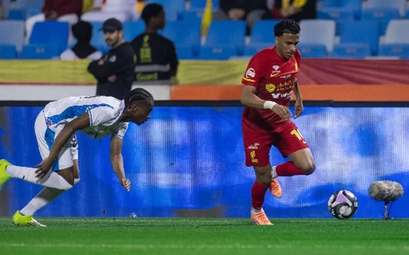 تعادل سلبي.. شوط أول بين القادسية ونيوم في الدوري السعودي